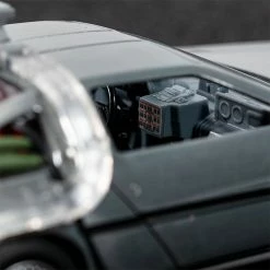 Official Back To The Future BTTF 2 1989 DeLorean Time Machine 1/24 Scale Jada Toys Figure