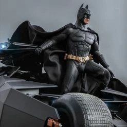 Official Hot Toys DC Comics Batman Begins Batman 1:6 Scale Figure